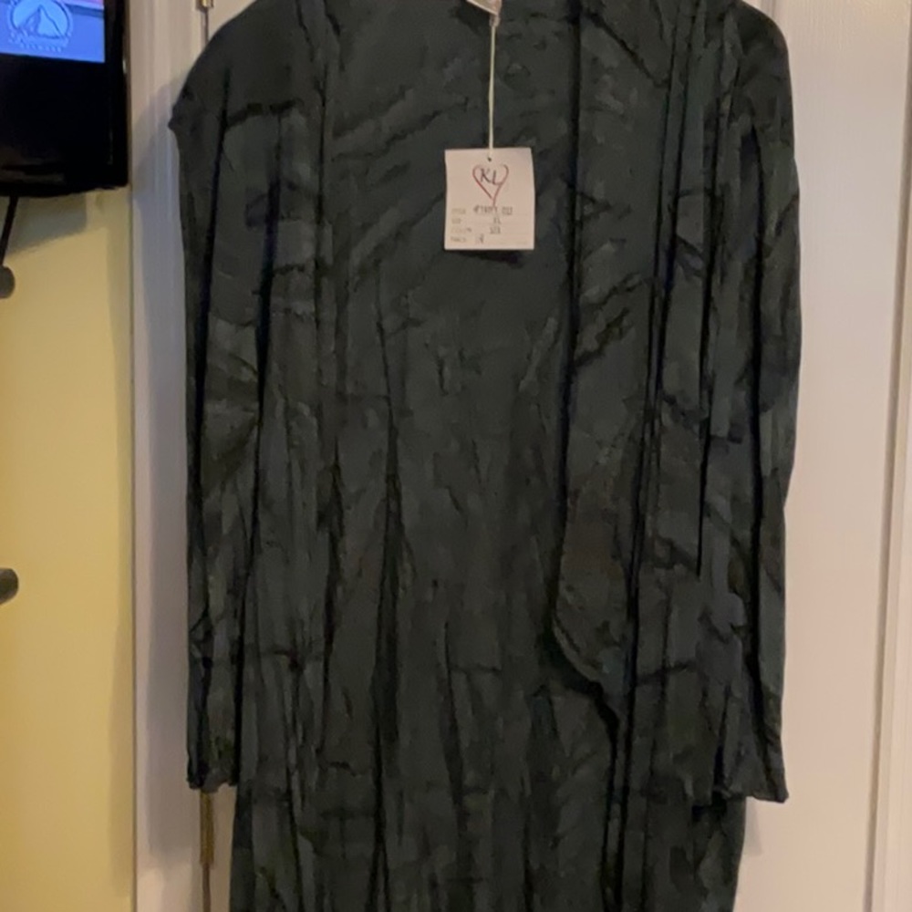 Long sleeve wrap. NWT. Very nice.